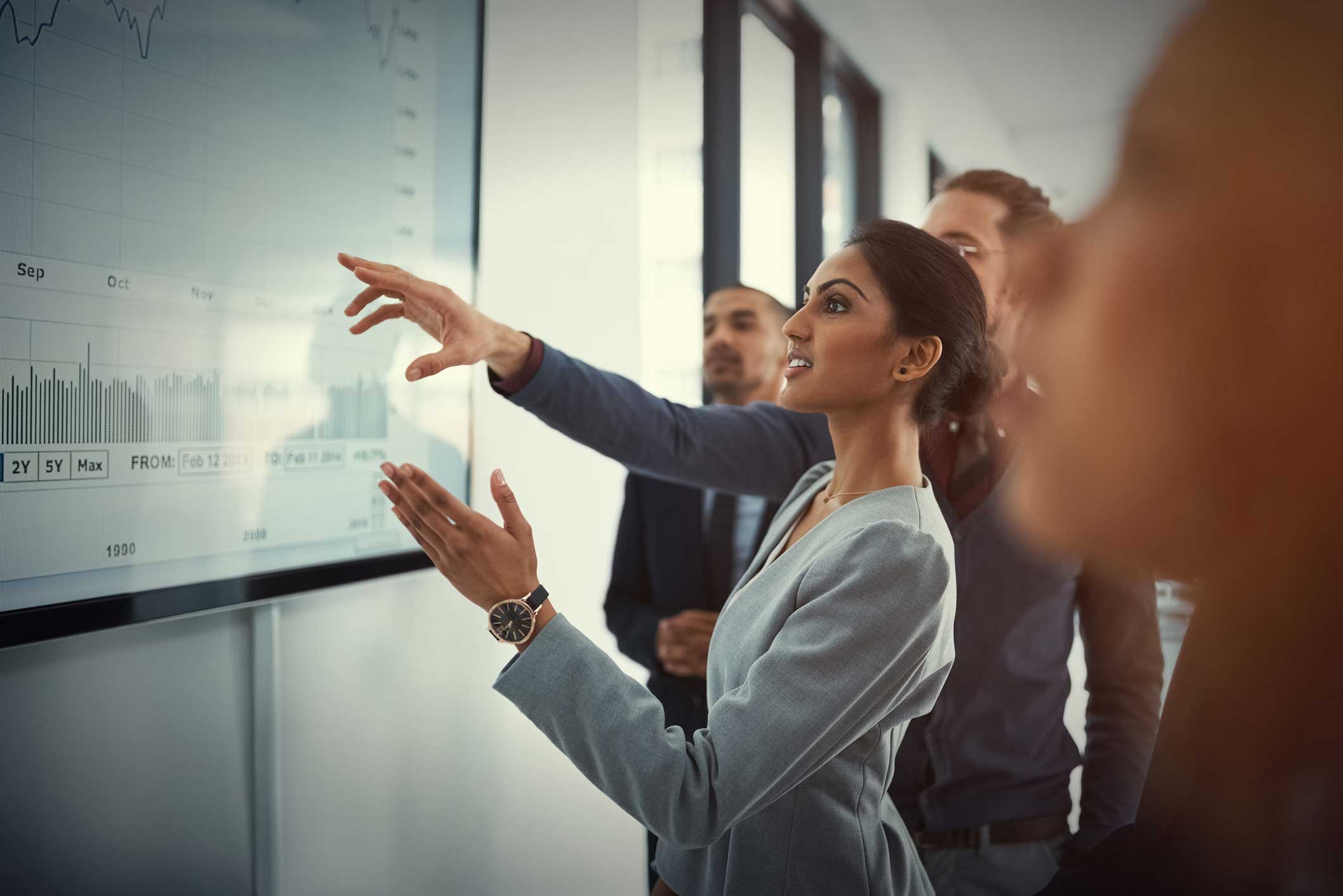 Businesswoman presenting it disaster recovery Enablement data to colleagues in a meeting room.